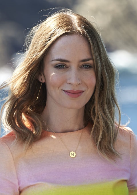 Emily Blunt with Beachy Wave Hairstyle