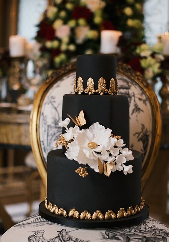 Black Wedding cake for wedding ceremonies