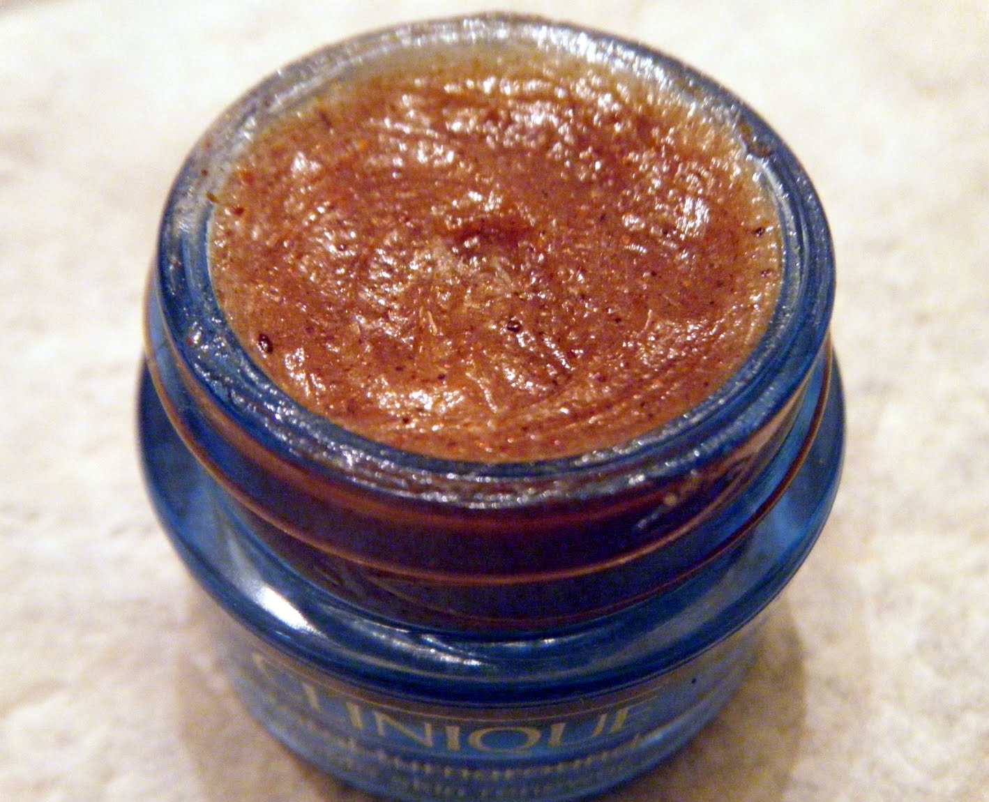 Cinnamon powder and Vaseline mixture for fuller lips